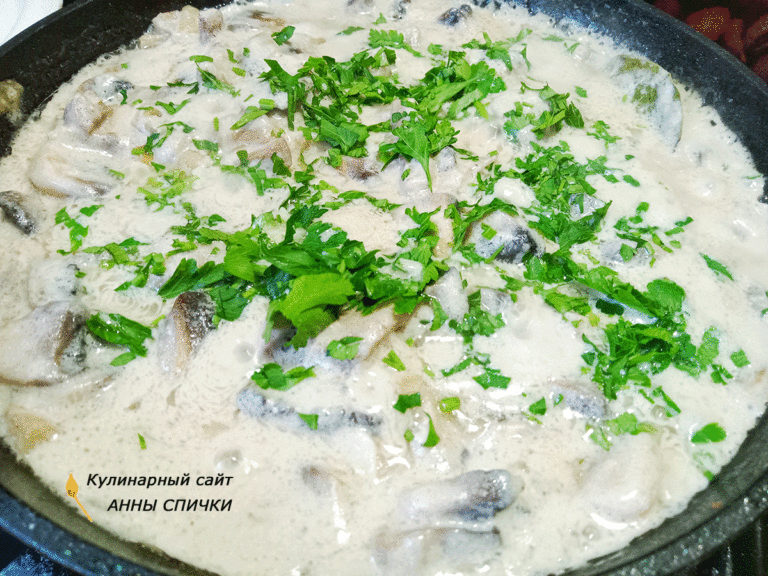 Грибной соус со сметаной и чесноком