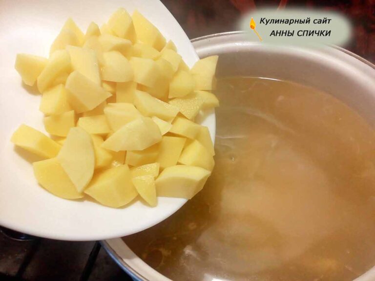 Куриный суп с галушками и картошкой