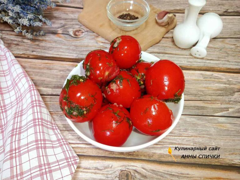 Быстро соленые помидоры с чесноком и укропом в пакете