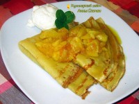 Блинчики с фруктами и мороженым