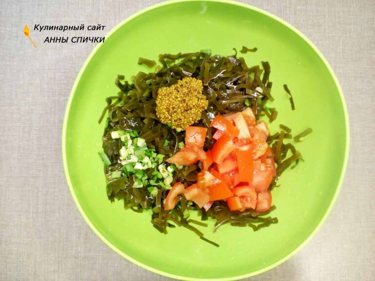 Салат из морской капусты с зеленым луком