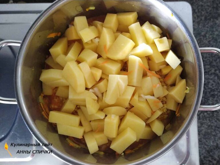 ДОБАВЛЯЕМ ЧЕЧЕВИЦУ И КАРТОФЕЛЬ