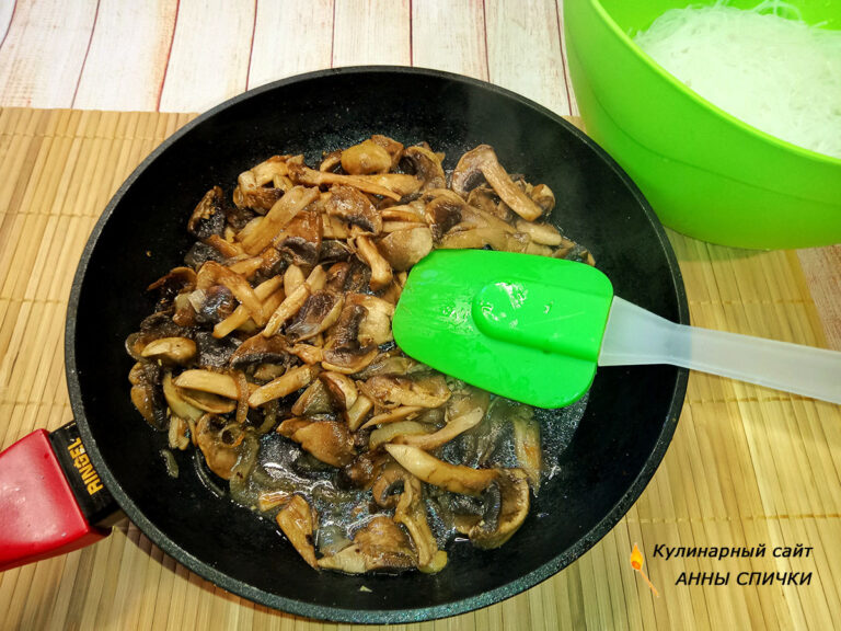 Фунчоза с грибами шампиньонами