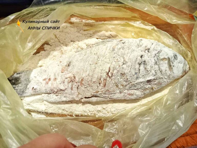 Как жарить карасей на сковороде в муке, чтобы не было косточек
