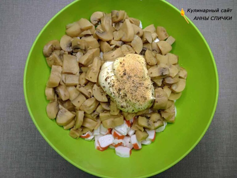 Салат из крабовых палочек с грибами рецепт